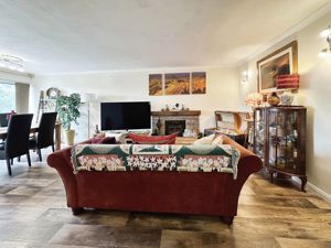 Lounge- click for photo gallery